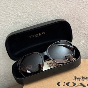 NWT Coach HC8145 Butterfly Sunglasses Dark Tortoise Frame Brown Gradient Lenses